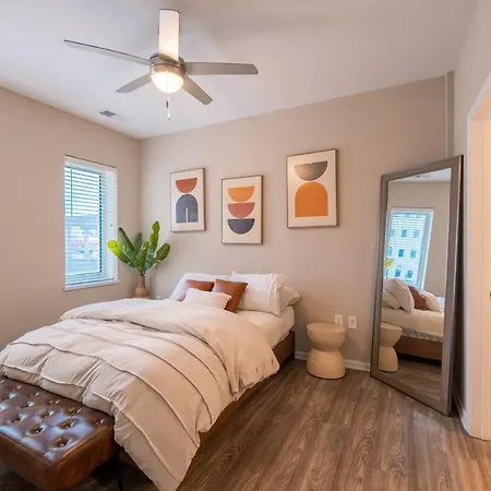 Spacious Kansas City Airbnb 2Br2Ba